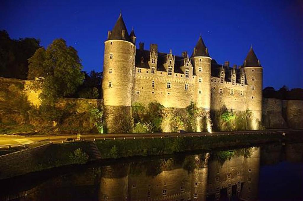 Stone Cottage With Modern Cosy Interior Near To Josselin Perfect Retreat For Writers Or Star Gazers Guégon Exteriör bild