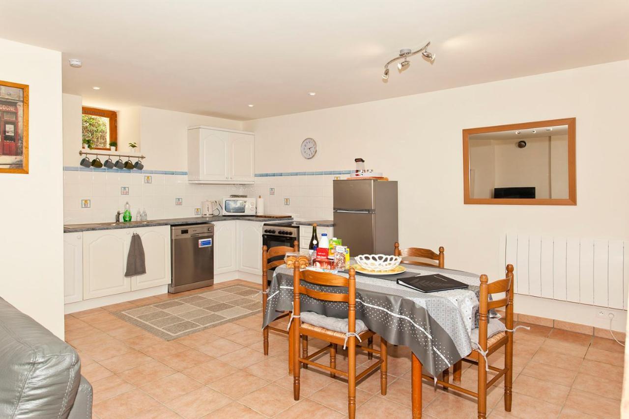 Stone Cottage With Modern Cosy Interior Near To Josselin Perfect Retreat For Writers Or Star Gazers Guégon Exteriör bild