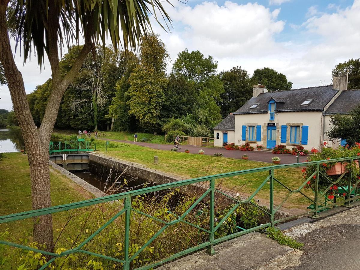 Stone Cottage With Modern Cosy Interior Near To Josselin Perfect Retreat For Writers Or Star Gazers Guégon Exteriör bild